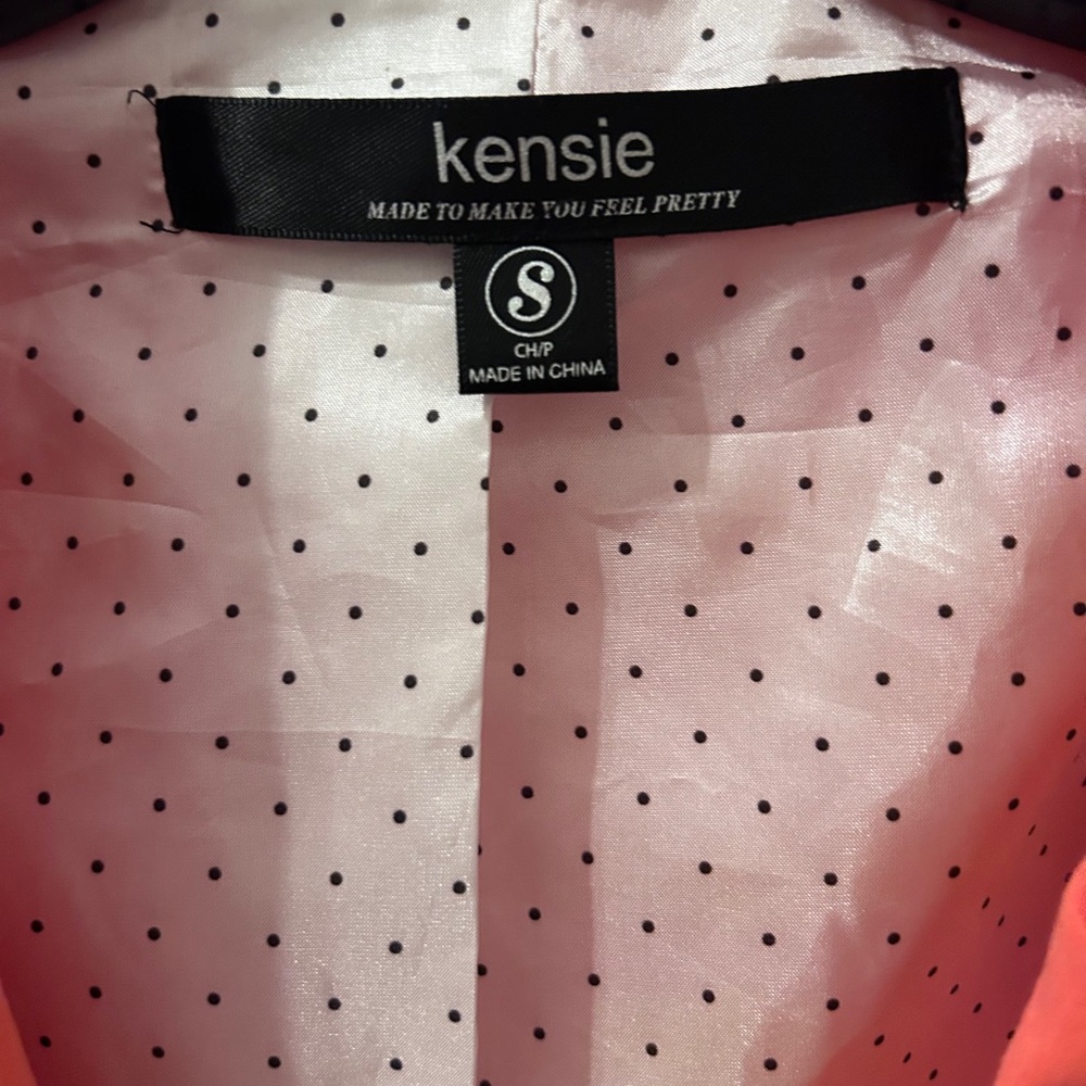 Kensie Coral Blazer with Polka Dot Lining,
NWT Size Small - Picture 3 of 4